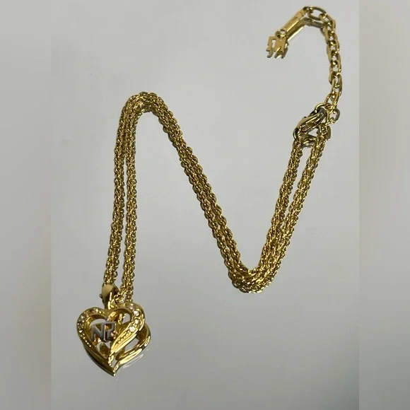 Nina Ricci Heart Pendant Necklace - Picture 4 of 8